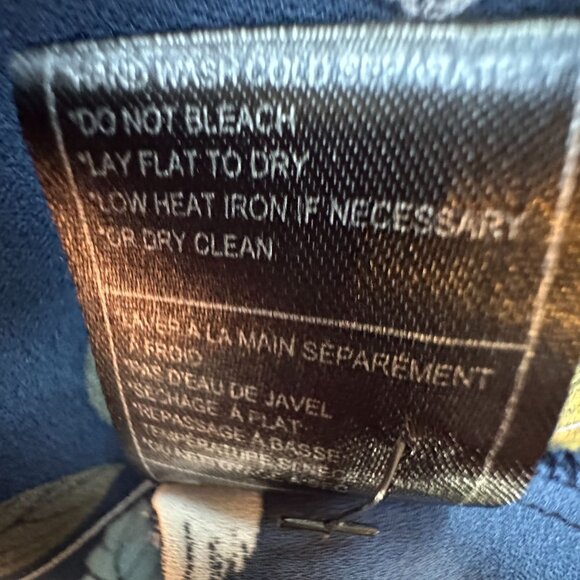 Jack By BB Dakota Floral Print Navy Blouse With Back Buttons & Split  Size M - Picture 6 of 7